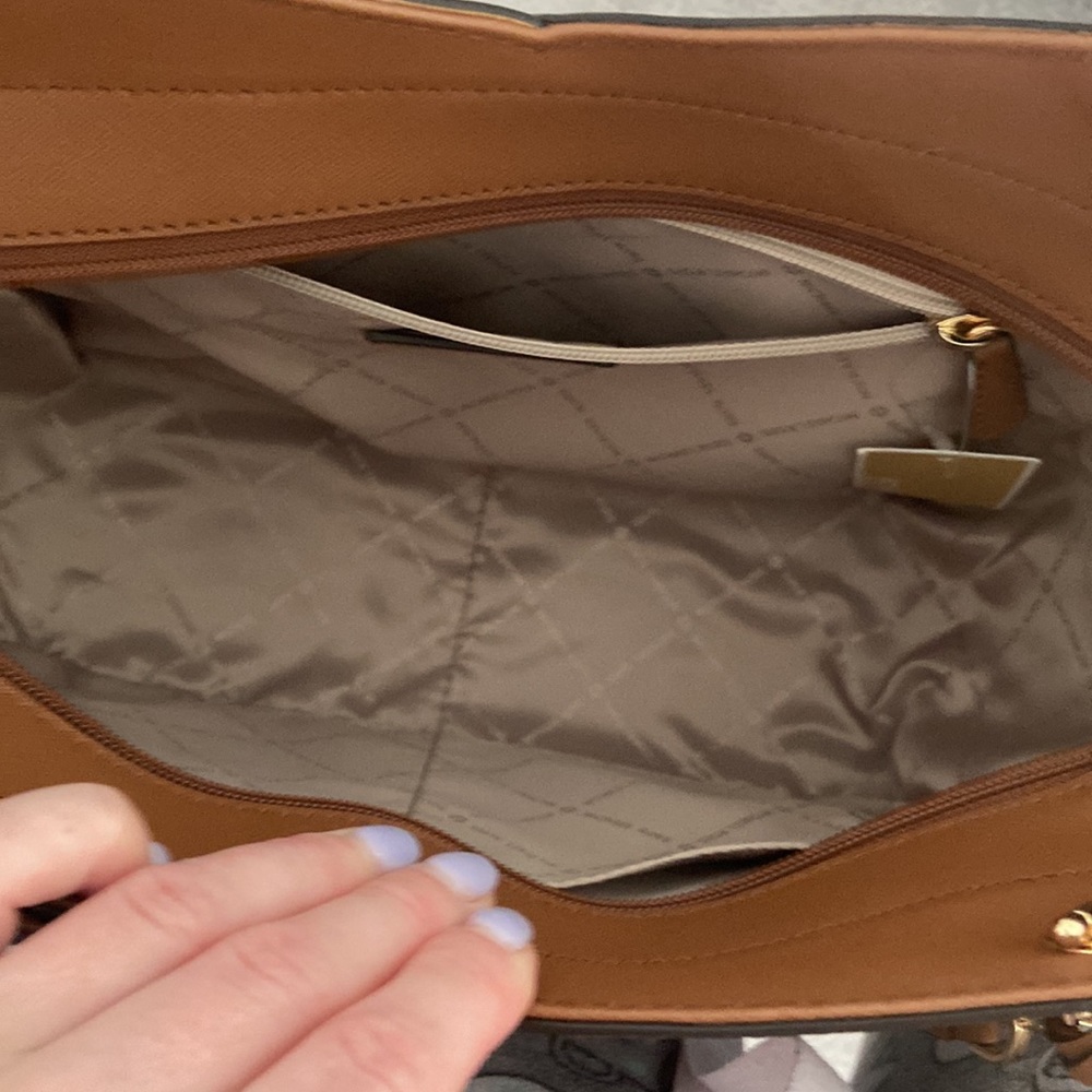 Michael Kors Jet Set travel Tote - Picture 3 of 7